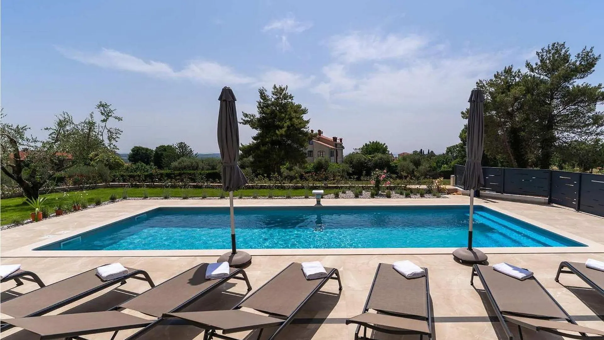 Villa Gloria Frata 0*,